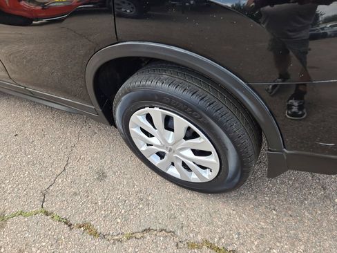 Used 2017 Nissan Rogue S AWD/4WD image 7