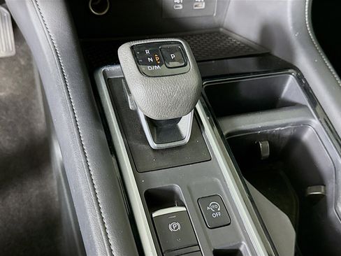 Used 2025 Nissan Pathfinder SV FWD image 19