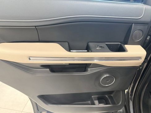 Used 2024 Ford Expedition Limited image 17