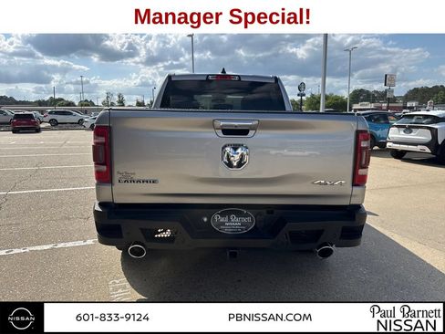 Used 2019 RAM 1500 Laramie AWD/4WD image 12