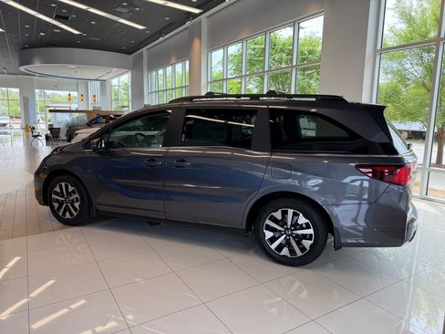 New 2026 Honda Odyssey EX-L image 2