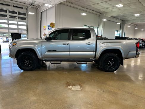 Used 2022 Toyota Tacoma SR5 image 4