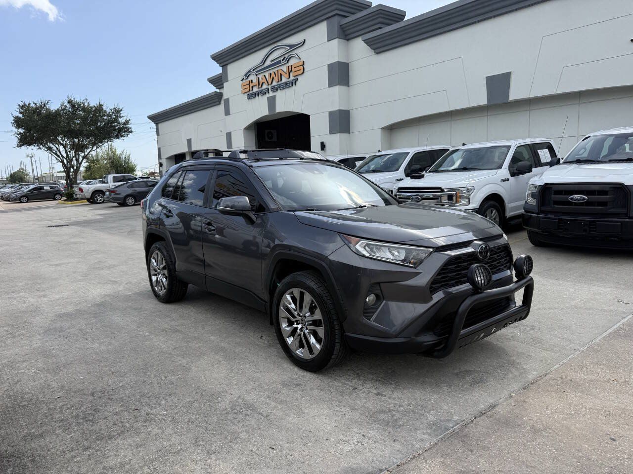 Used 2021 Toyota RAV4 XLE Premium FWD image 2
