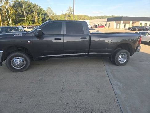 Used 2024 RAM 3500 Tradesman w/ Chrome Appearance Group AWD/4WD image 41