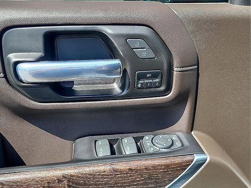 Used 2023 GMC Sierra 3500 Denali w/ Technology Package AWD/4WD image 15