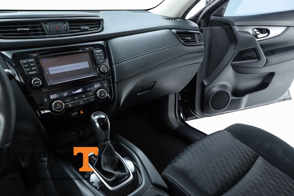 Used 2017 Nissan Rogue SV w/ SV Premium Package FWD image 23