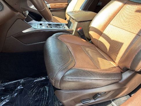 Used 2022 Ford Explorer King Ranch image 19