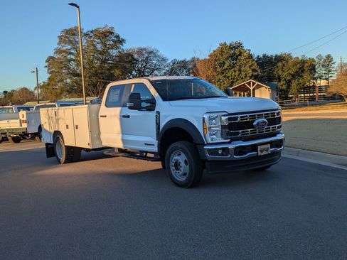 New 2026 Ford F550 4x4 Crew Cab image 2