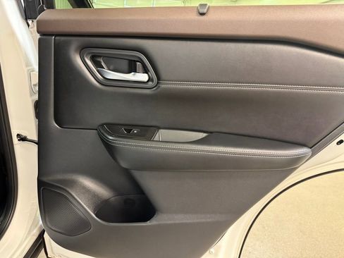 Used 2023 Nissan Rogue SL w/ SL Premium Package image 28