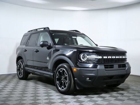 Certified 2025 Ford Bronco Sport Outer Banks w/ Outer Banks Tech Package+ AWD/4WD image 1