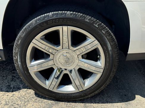 Used 2017 Cadillac Escalade Luxury AWD/4WD image 40