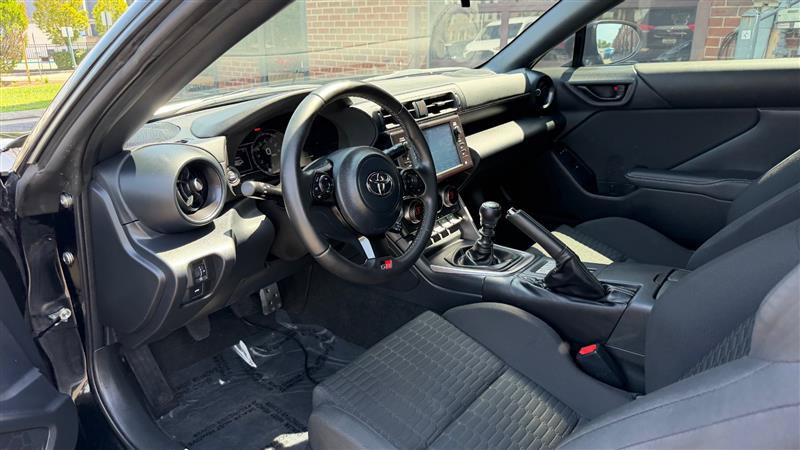 Used 2023 Toyota GR86 RWD image 16