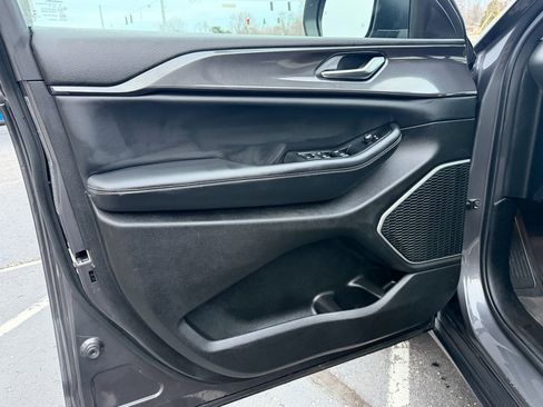 Used 2022 Jeep Grand Cherokee L Laredo w/ Luxury Tech Group I image 9