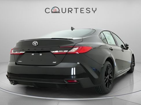 Used 2026 Toyota Camry SE FWD image 15