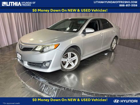 Used 2014 Toyota Camry SE FWD image 1