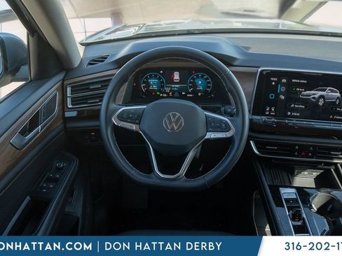 Used 2025 Volkswagen Atlas SE AWD/4WD image 5