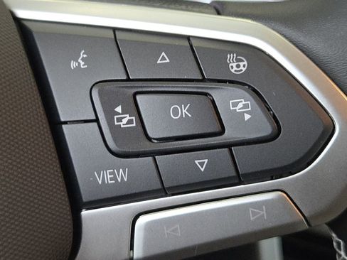 New 2026 Volkswagen Taos SE image 13