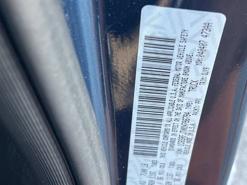 Used 2019 RAM 1500 Laramie AWD/4WD image 32