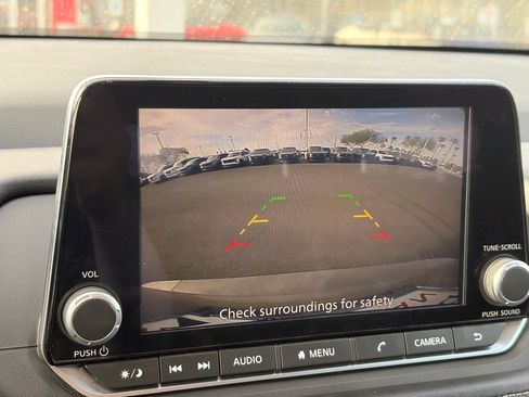 Used 2025 Nissan Rogue SV FWD image 24