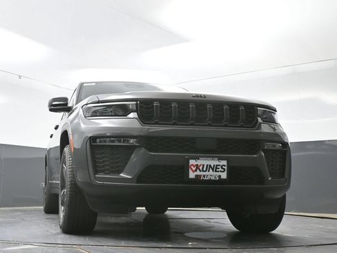 New 2026 Jeep Grand Cherokee L Limited w/ Limited Altitude Package AWD/4WD image 41