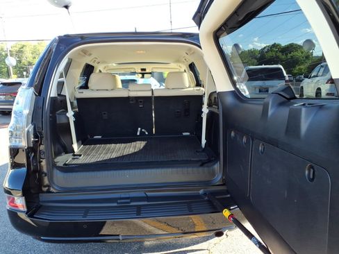 Used 2023 Lexus GX 460 Premium w/ Premium Package AWD/4WD image 15