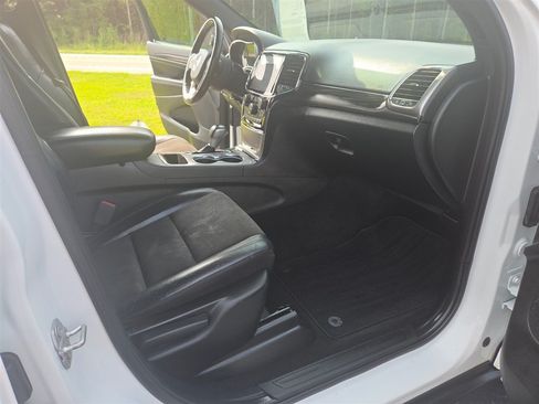 Used 2021 Jeep Grand Cherokee Laredo X AWD/4WD image 7