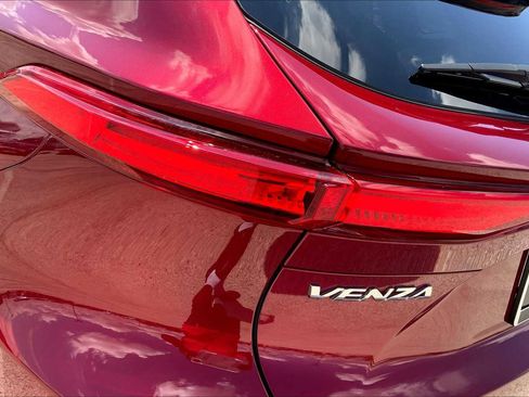 Used 2024 Toyota Venza Limited image 26