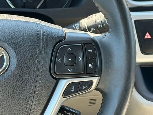 Certified 2019 Toyota Highlander XLE image 28