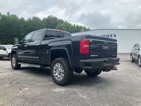 Used 2018 GMC Sierra 2500 Denali w/ Duramax Plus Package AWD/4WD image 7