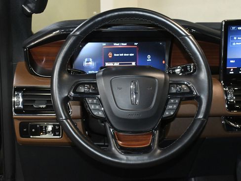 Used 2023 Lincoln Navigator Reserve image 27