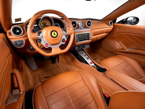 Used 2016 Ferrari California T RWD image 30