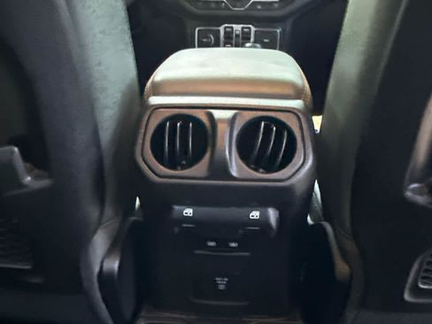 Used 2025 Jeep Gladiator Mojave w/ Convenience Group AWD/4WD image 16