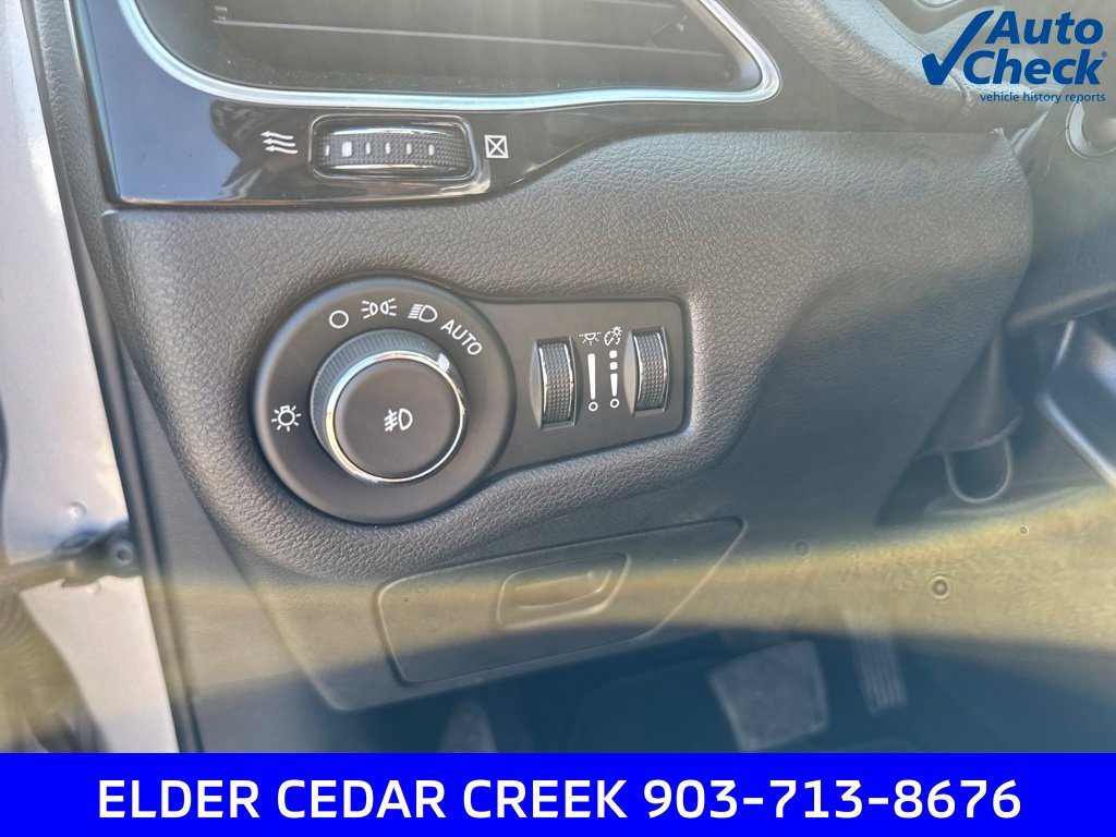 Used 2021 Jeep Cherokee Latitude Plus FWD image 17