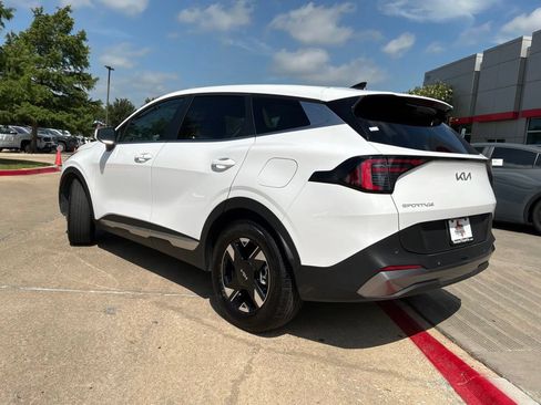Used 2026 Kia Sportage LX FWD image 8