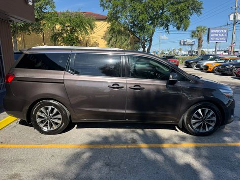 Used 2015 Kia Sedona SX FWD image 4