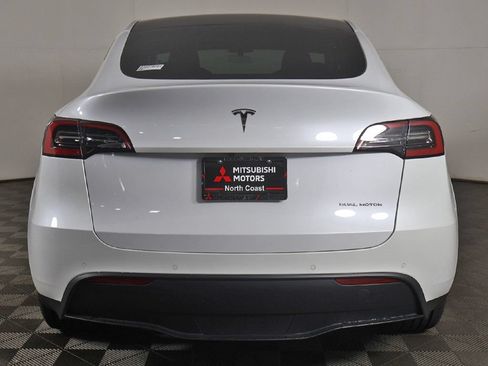 Used 2022 Tesla Model Y Long Range AWD/4WD image 16