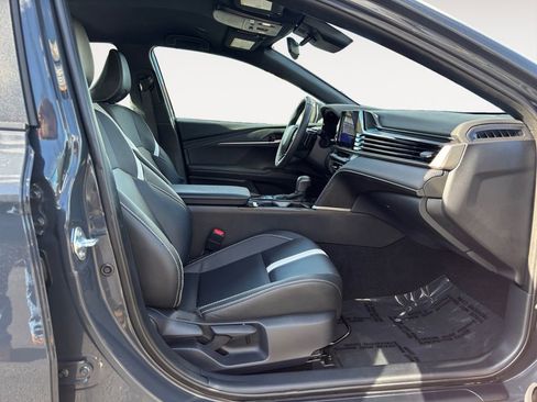 Used 2025 Toyota Camry SE image 10