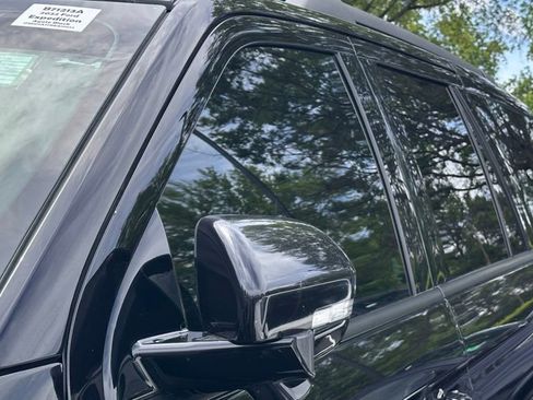 Used 2022 Ford Expedition Limited AWD/4WD image 10