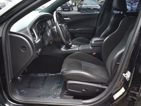 Used 2022 Dodge Charger R/T w/ Plus Group RWD image 4