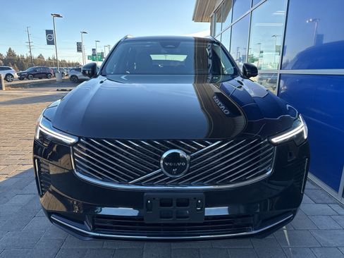 Used 2025 Volvo XC90 B6 Plus image 2