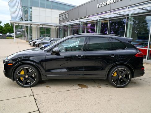 Used 2016 Porsche Cayenne Turbo S AWD/4WD image 8