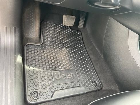 Used 2021 Jeep Cherokee Trailhawk w/ Technology Group AWD/4WD image 25