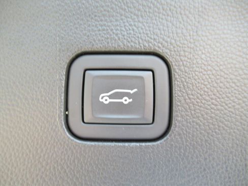 Used 2024 Buick Enclave Avenir w/ Avenir Technology Package image 37