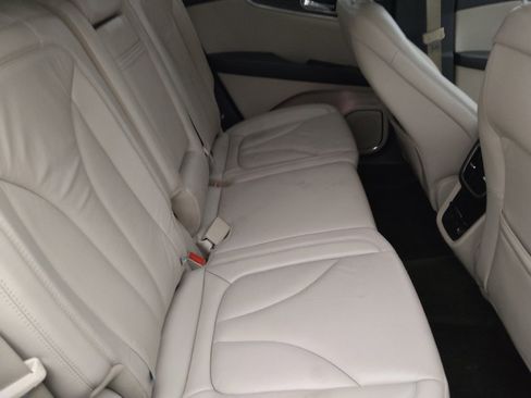 Used 2017 Lincoln MKX Reserve FWD image 19