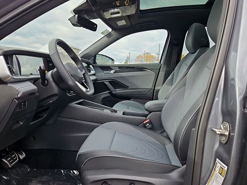 New 2026 Volkswagen Tiguan SE R-Line AWD/4WD image 11