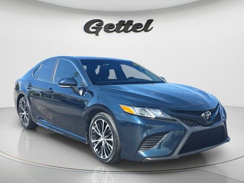 Used 2020 Toyota Camry SE w/ Convenience Package FWD image 3