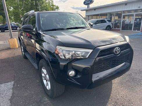 Used 2016 Toyota 4Runner SR5 AWD/4WD image 3