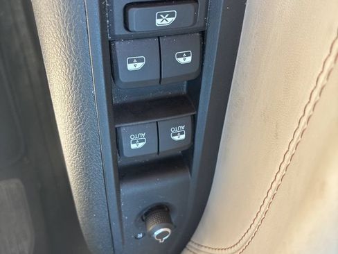 Used 2023 Jeep Compass Limited w/ Sun and Sound Group AWD/4WD image 25