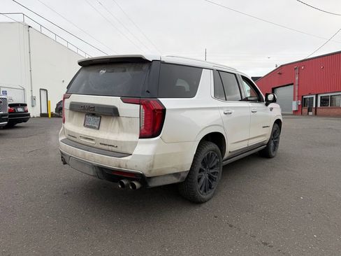 Used 2021 GMC Yukon Denali w/ Denali Premium Package image 4