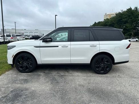 Used 2025 Lincoln Navigator Black Label AWD/4WD image 3